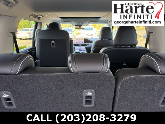 2026 Infiniti QX80 Luxe photo 5
