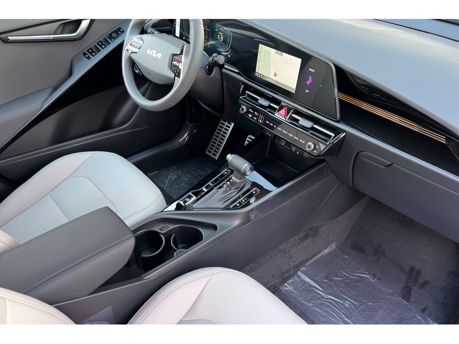 2025 Kia Niro EX Touring photo 16