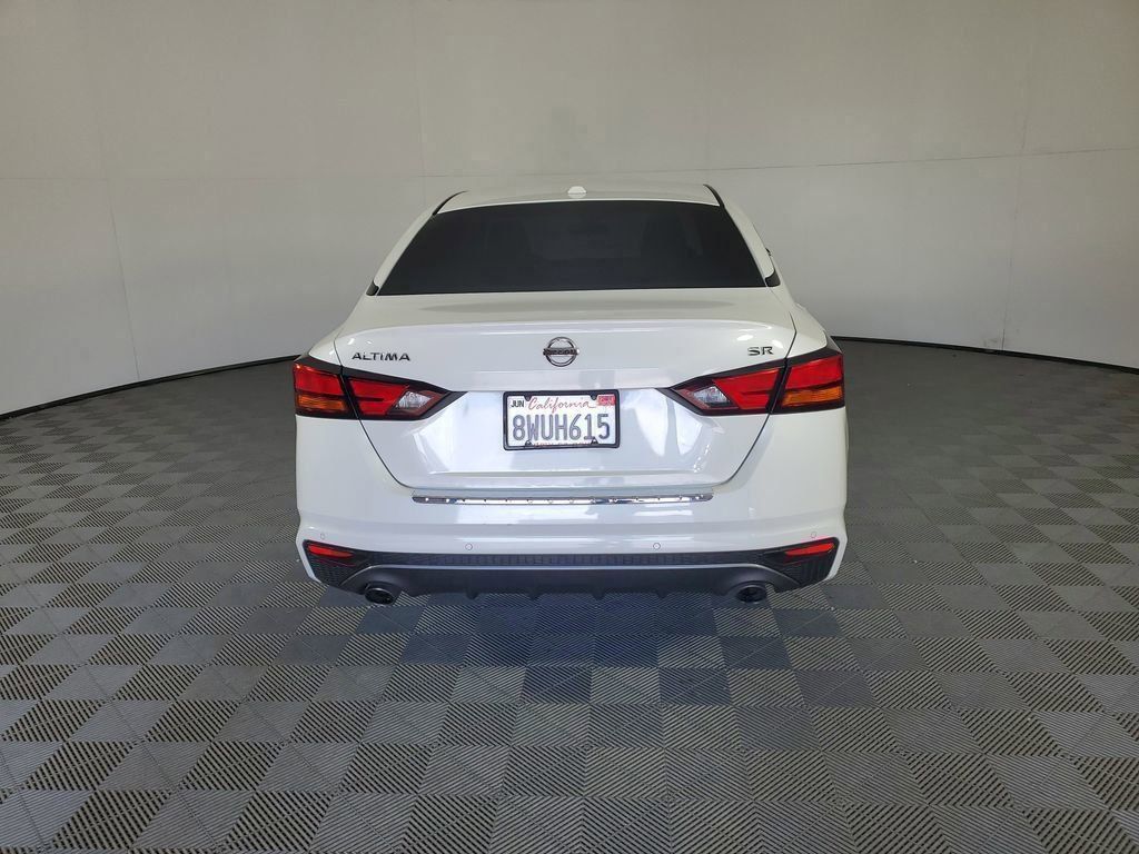 Used 2021 White Nissan 2.5 SR image 5