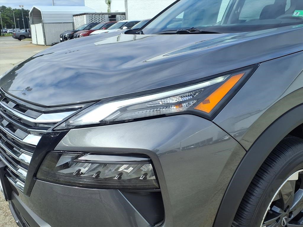 2026 Nissan Rogue SV photo 2