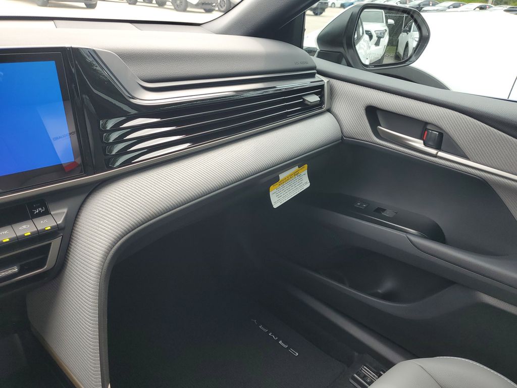 2025 Toyota Camry SE photo 28
