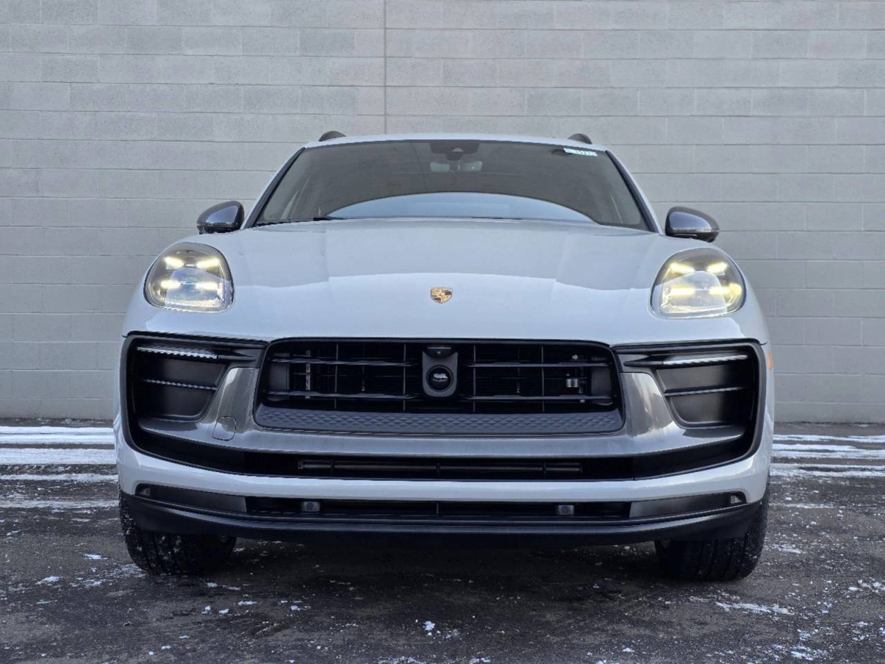 2025 Porsche Macan T photo 2
