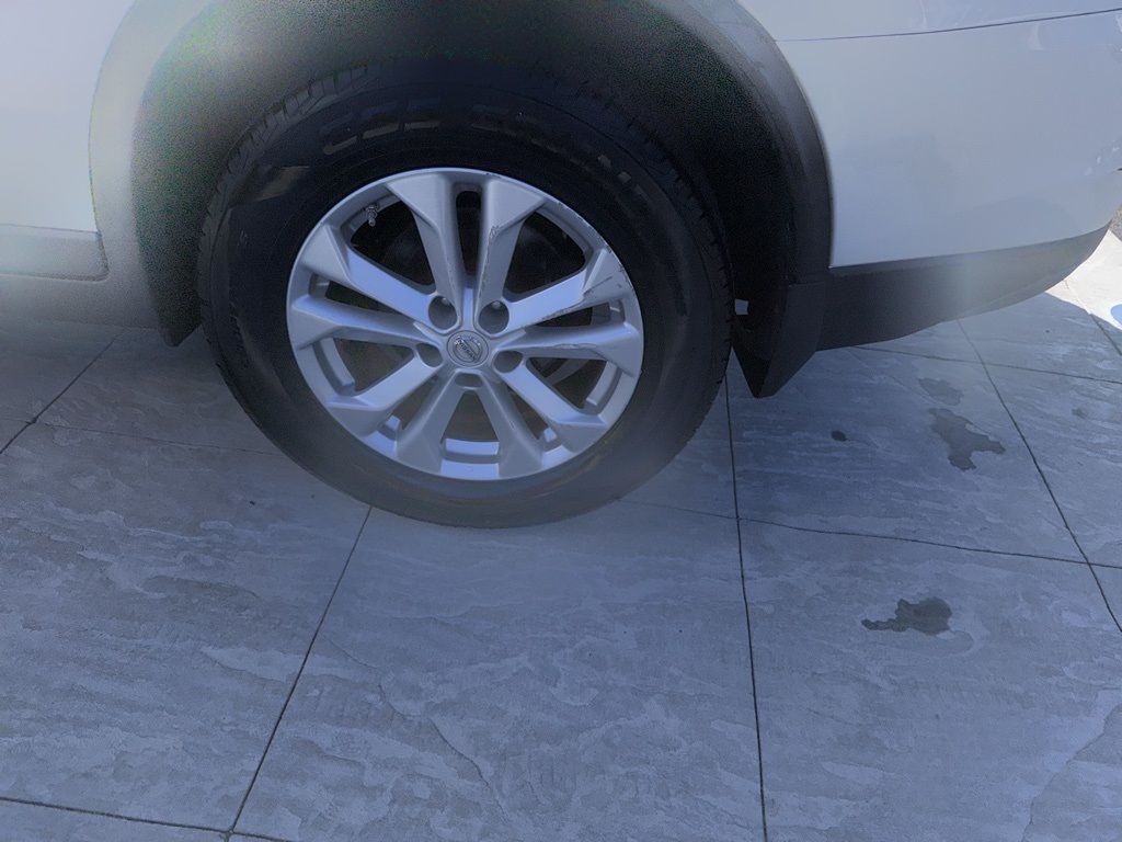 2016 Nissan Rogue SV photo 8