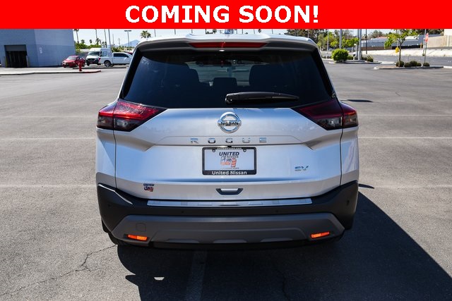 2022 Nissan Rogue SV photo 3