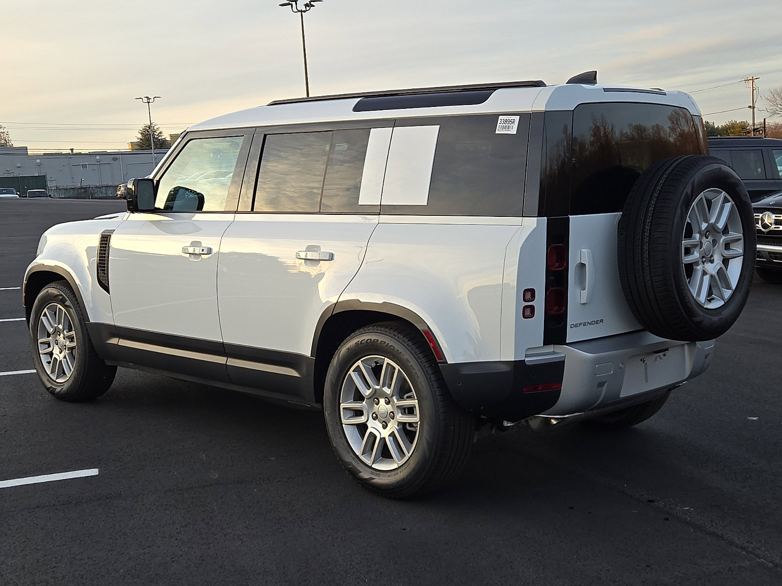 2025 Land Rover Defender 110 S photo 4