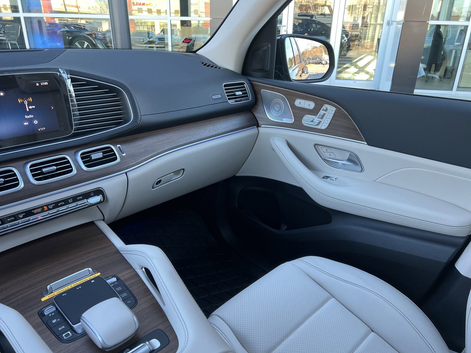2025 Mercedes Benz GLS 450 4MATIC photo 35