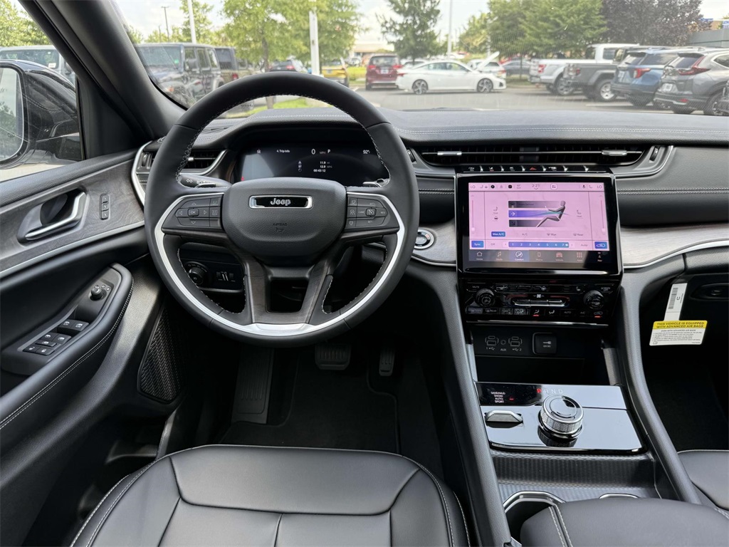 2025 Jeep Grand Cherokee Limited photo 14