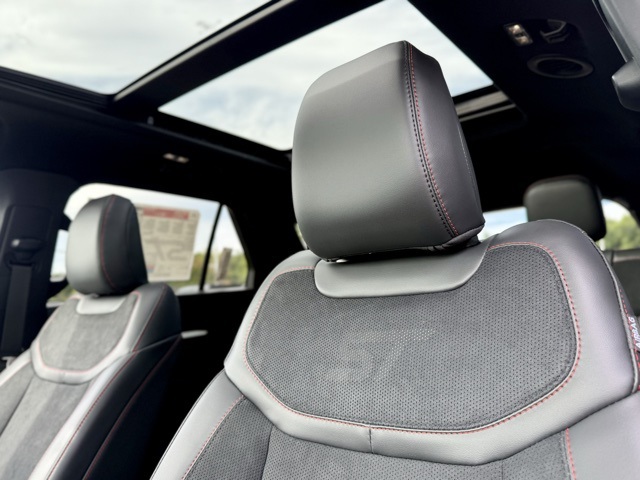 2025 Ford Explorer ST photo 15