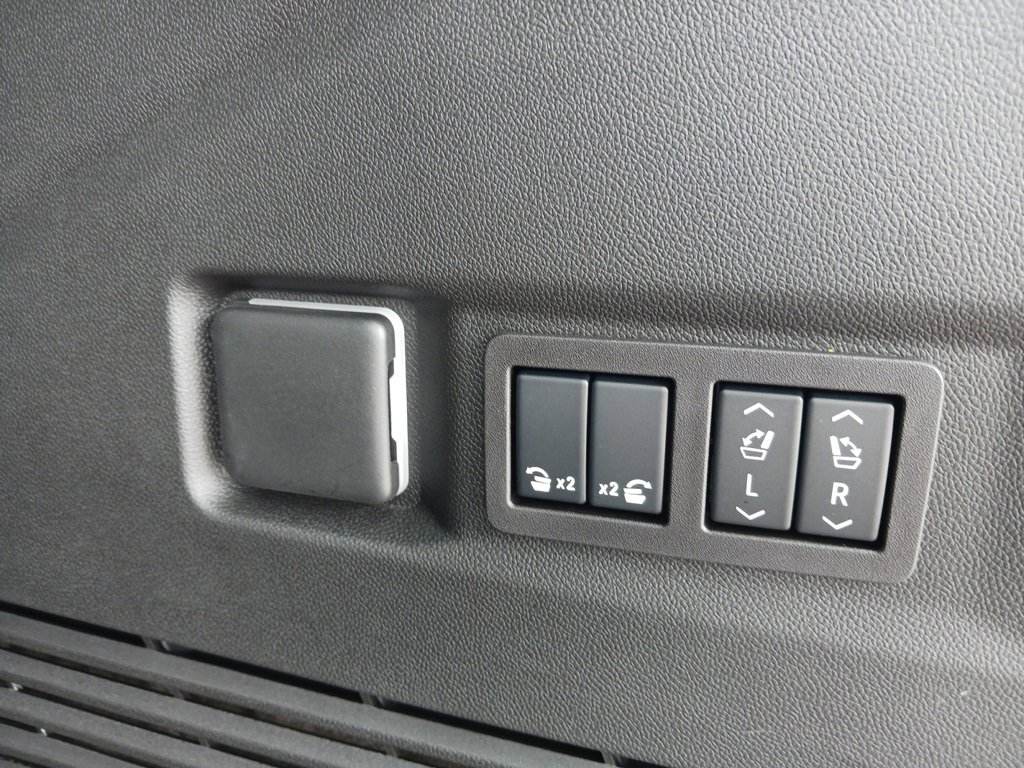 2025 Chevrolet Tahoe Premier photo 27