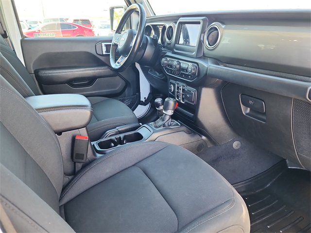 2020 Jeep Wrangler Unlimited Sahara photo 18