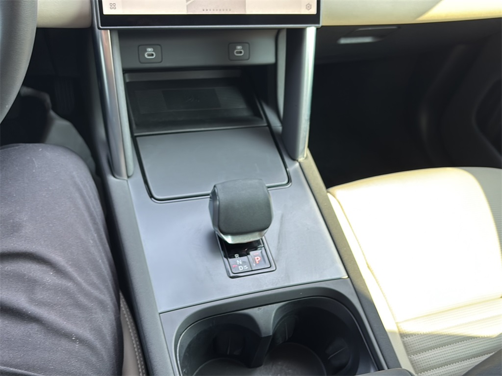 2025 Land Rover Discovery Sport S photo 18