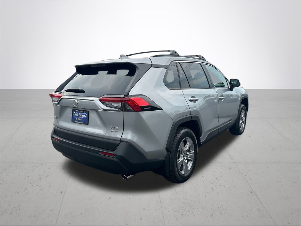 2025 Toyota RAV4 XLE photo 7