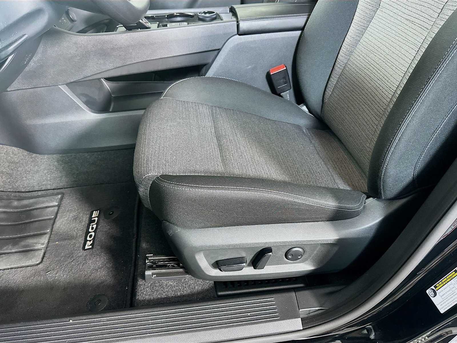 2023 Nissan Rogue SV photo 17