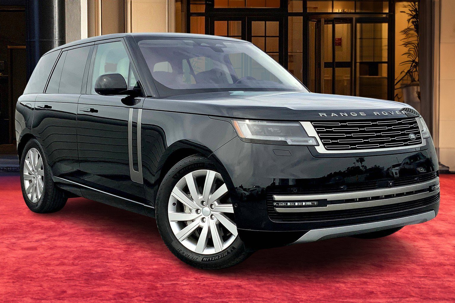 2023 Land Rover Range Rover SE photo 6
