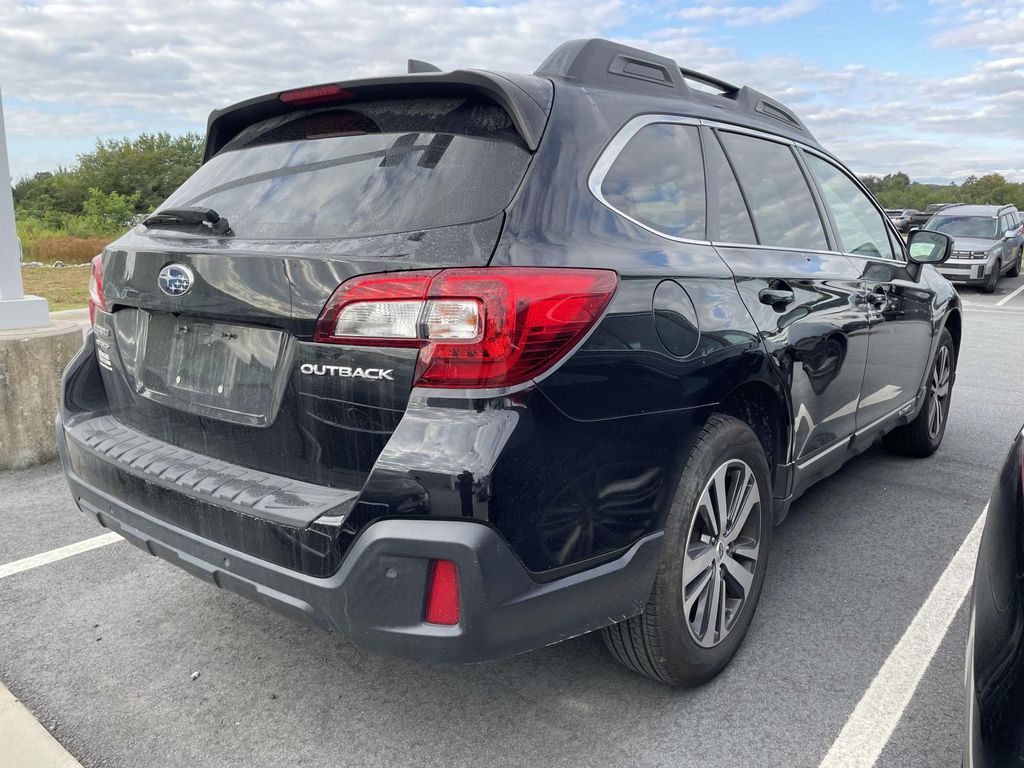 2018 Subaru Outback Limited photo 3