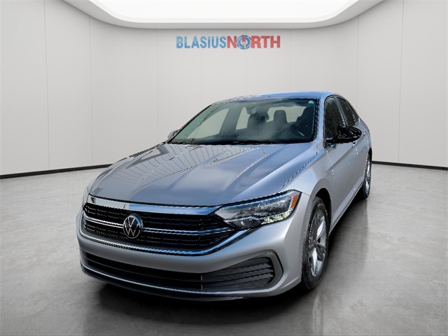 2024 Volkswagen Jetta SE's photo