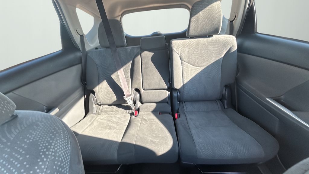 2013 Toyota Prius V Two photo 10