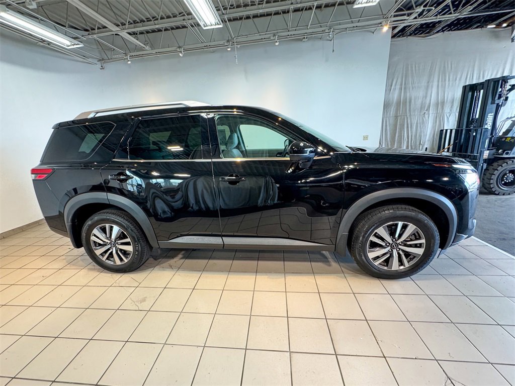 2022 Nissan Pathfinder SL photo 5