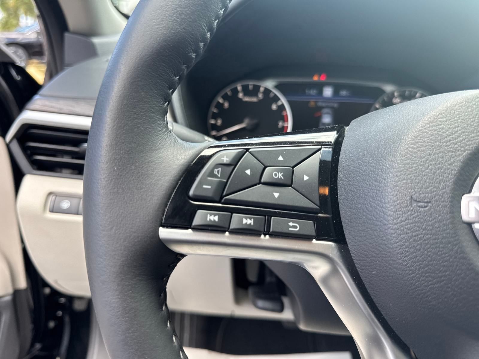 2024 Nissan Altima 2.5 SL photo 14