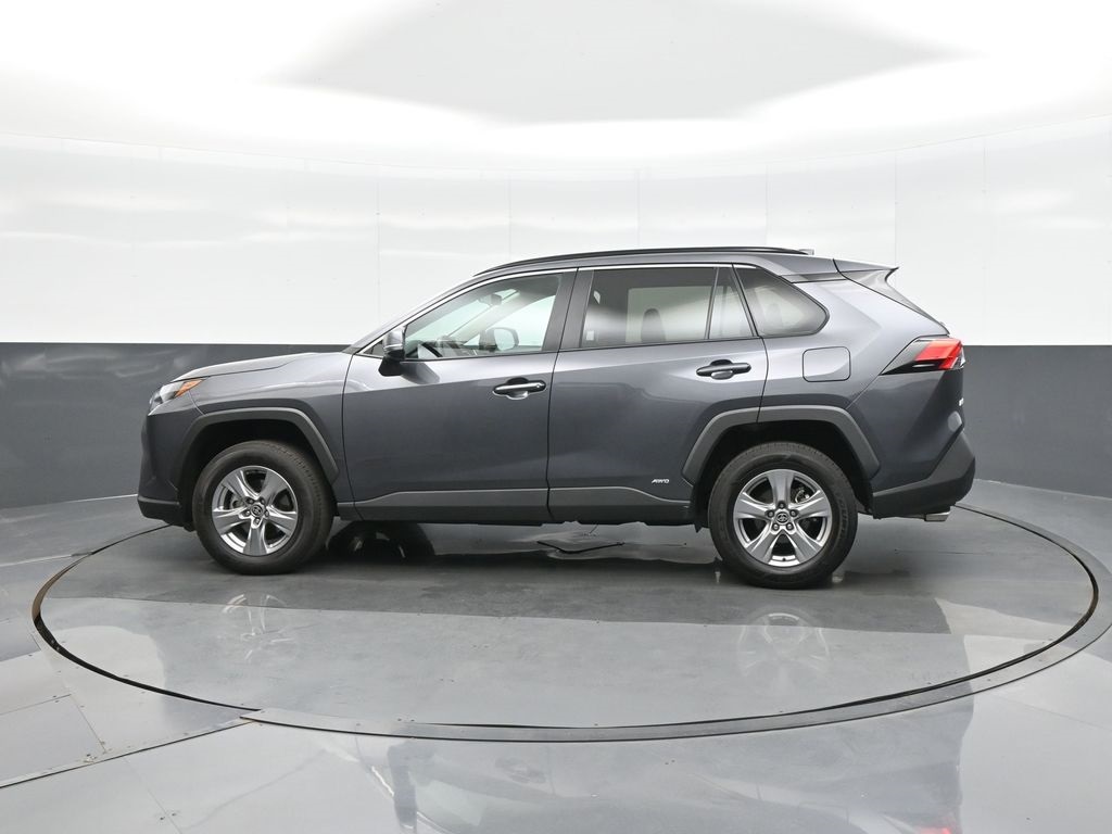 2024 Toyota RAV4 Hybrid XLE photo 3