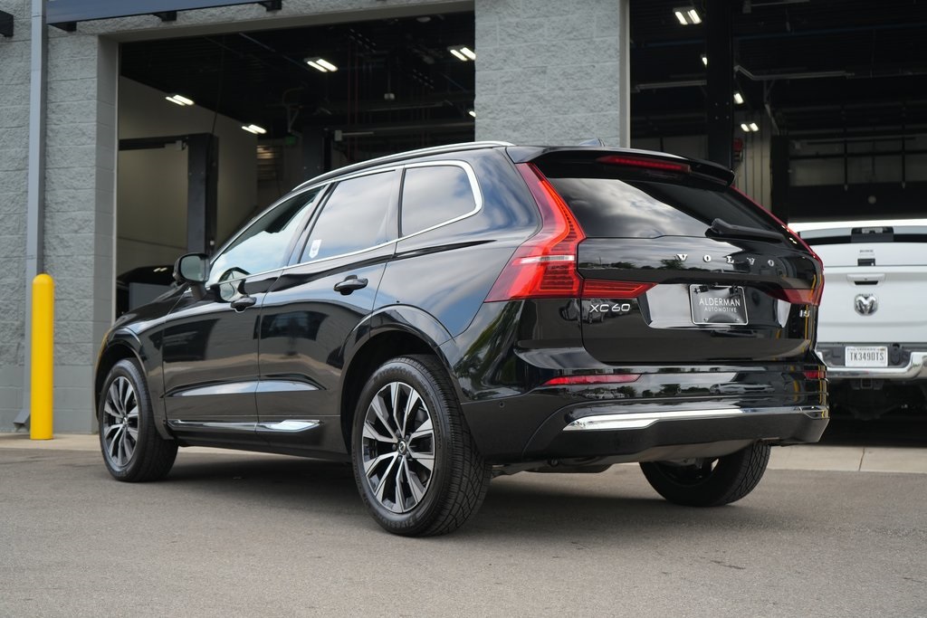 2023 Volvo XC60 B5 Plus photo 11
