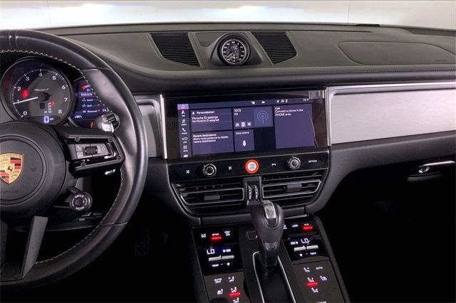 2023 Porsche Macan T photo 13