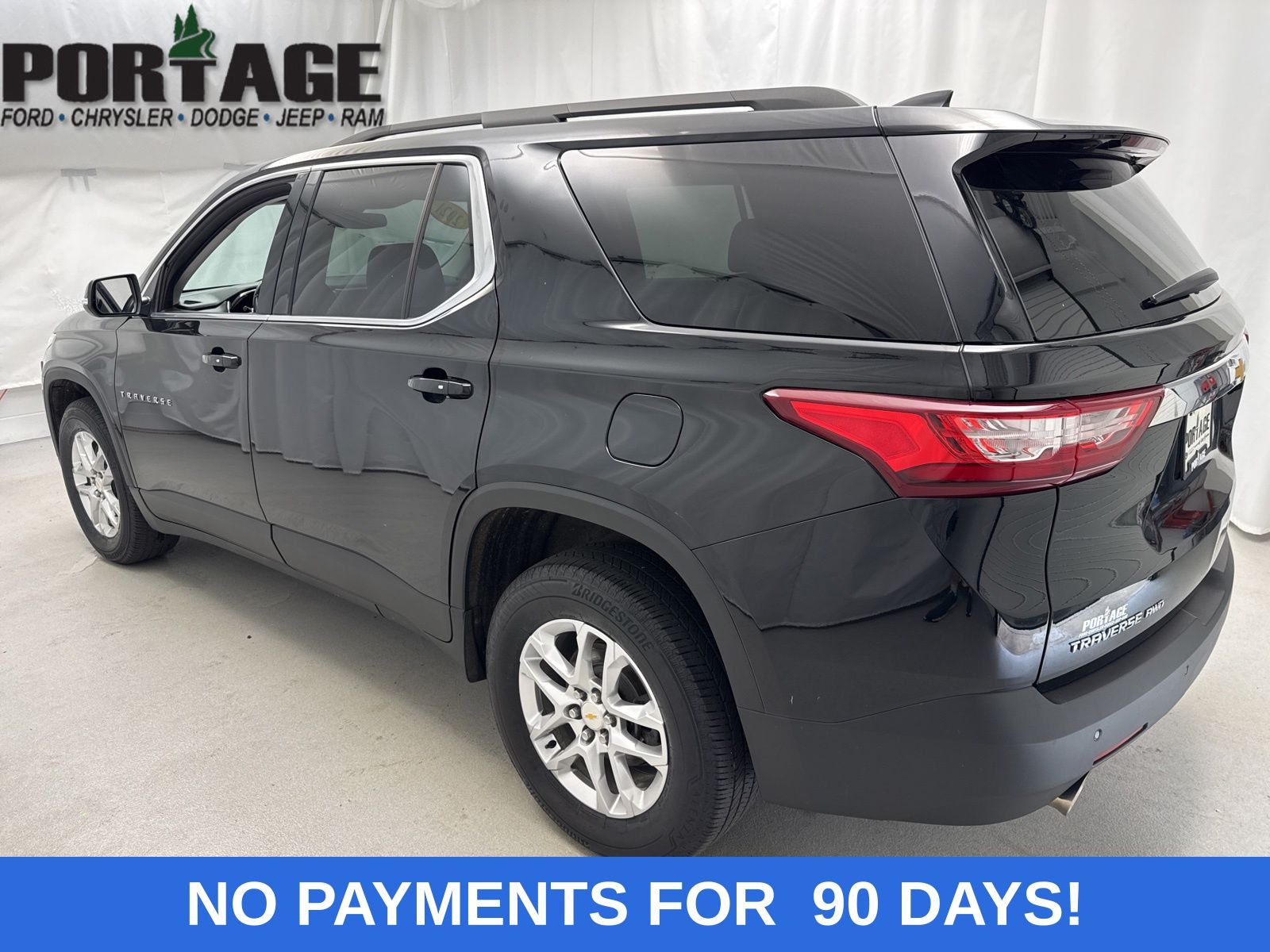 2021 Chevrolet Traverse Leather photo 2