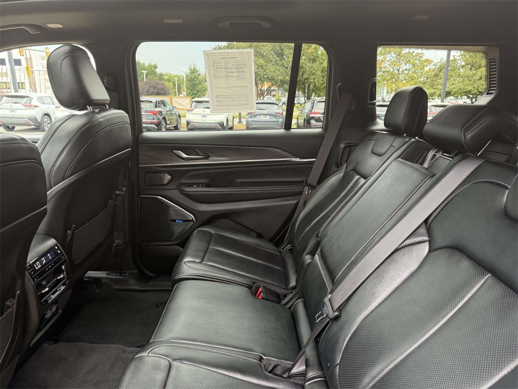 2022 Jeep Grand Cherokee Overland photo 15