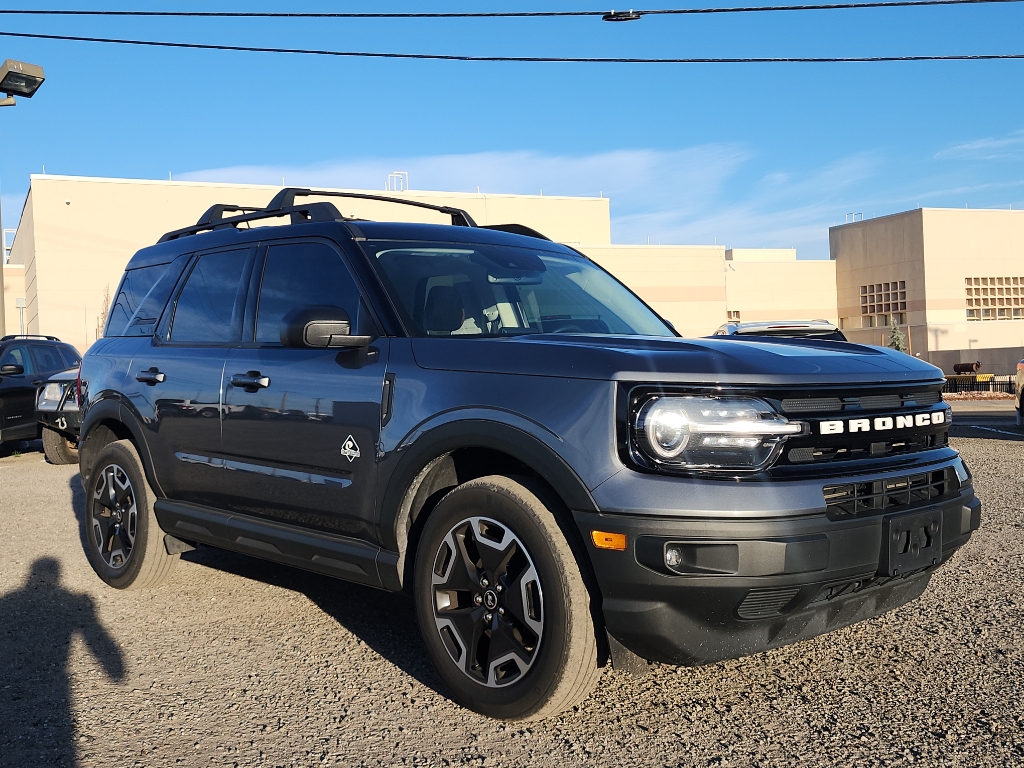 2022 Ford Bronco Sport Outer Banks photo 2