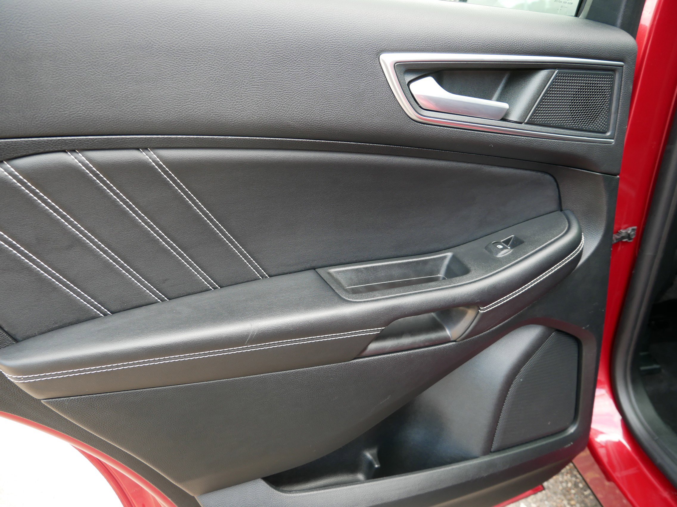 2022 Ford Edge ST photo 14