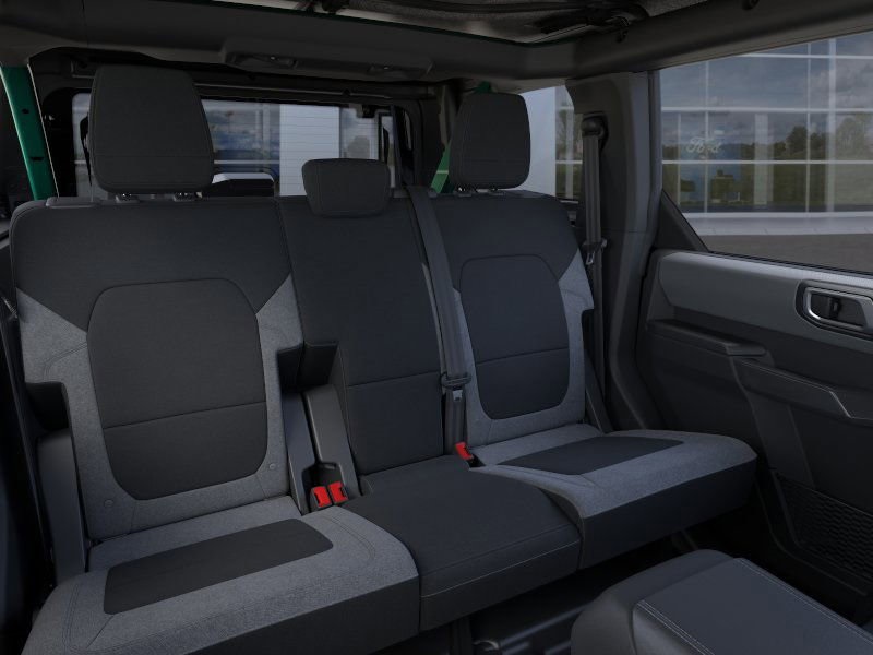 2025 Ford Bronco Base photo 4