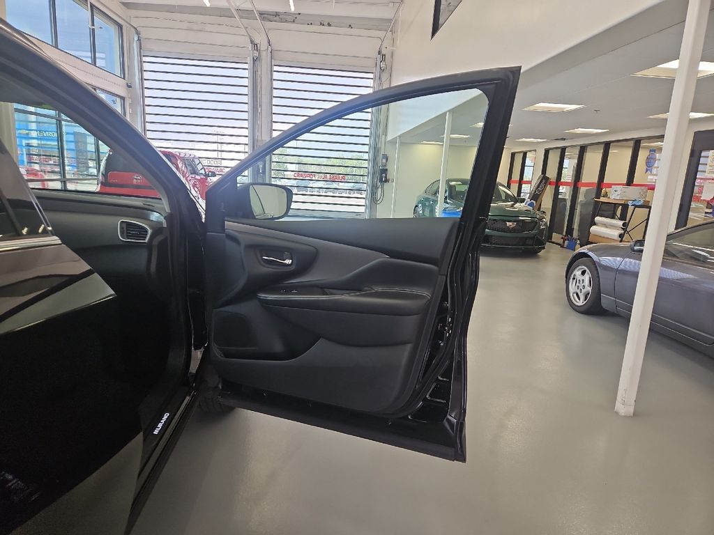 2022 Nissan Murano SV photo 11
