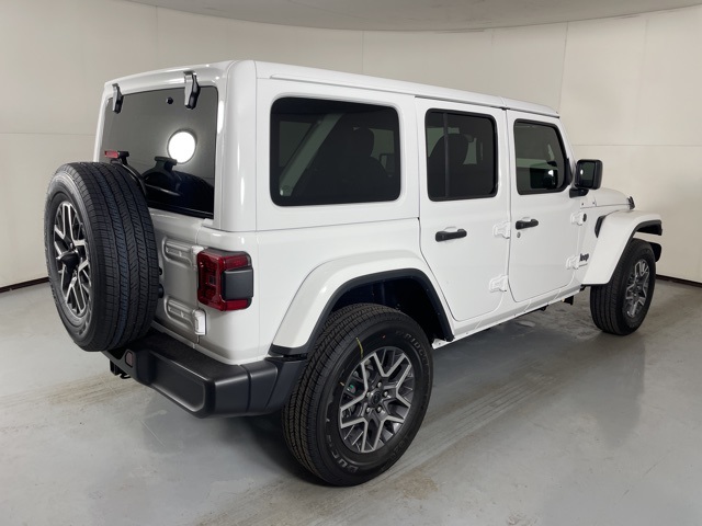 2025 Jeep Wrangler Sahara photo 8