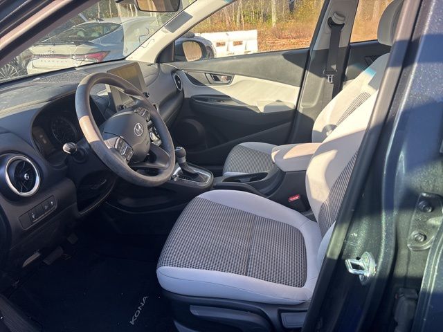 2023 Hyundai Kona SE photo 3