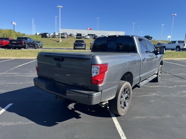 2018 Nissan Titan SV photo 2