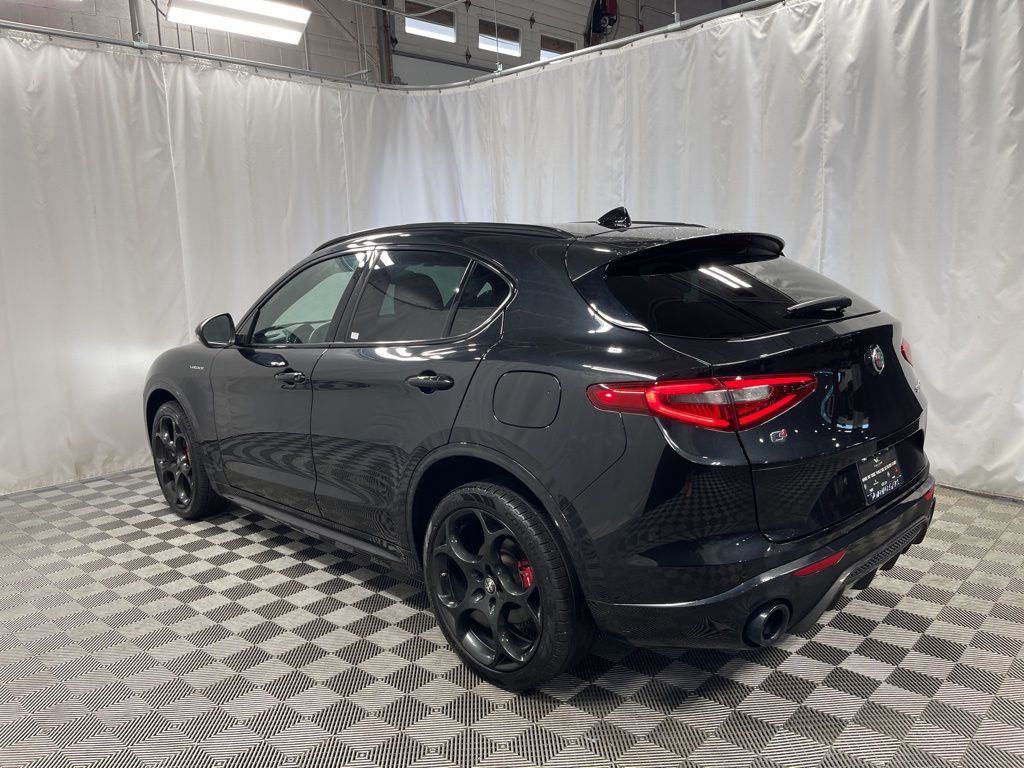 2022 Alfa Romeo Stelvio Ti Sport photo 4