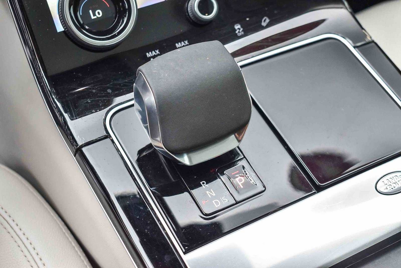 2021 Land Rover Range Rover Velar R-Dynamic S photo 18