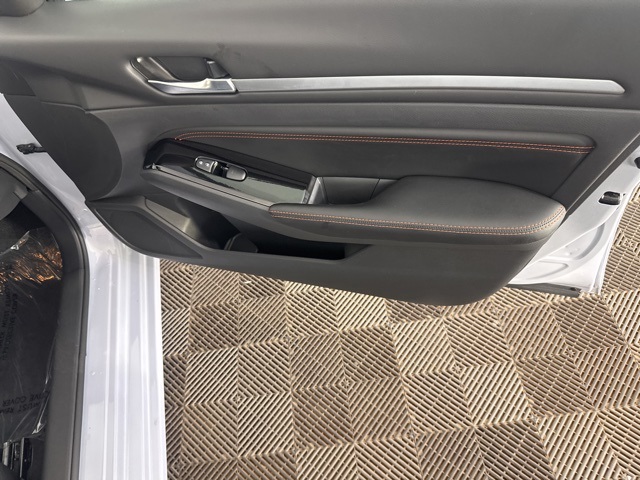 2023 Nissan Altima 2.5 SR photo 19