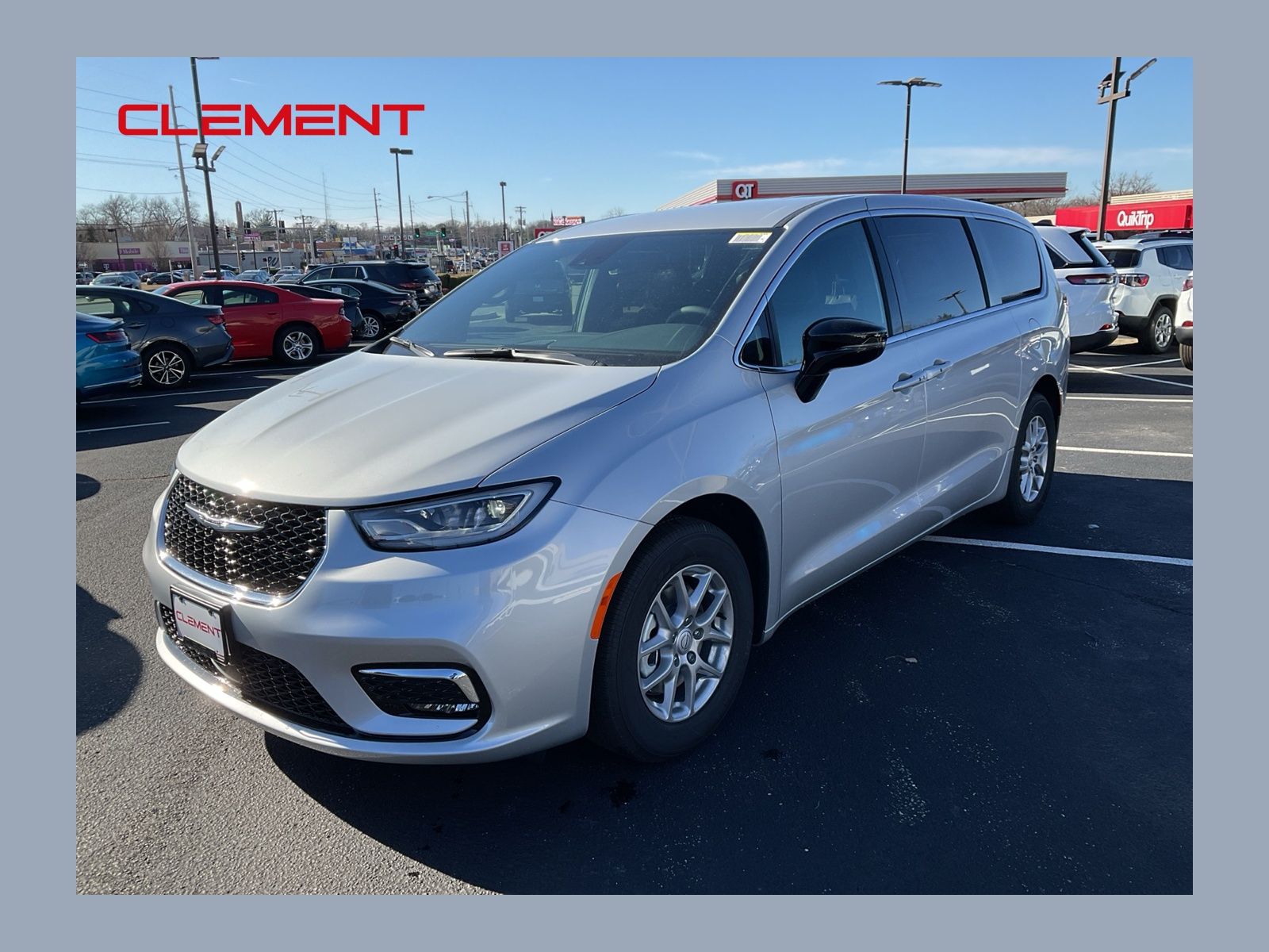 2026 Chrysler Pacifica Select's photo