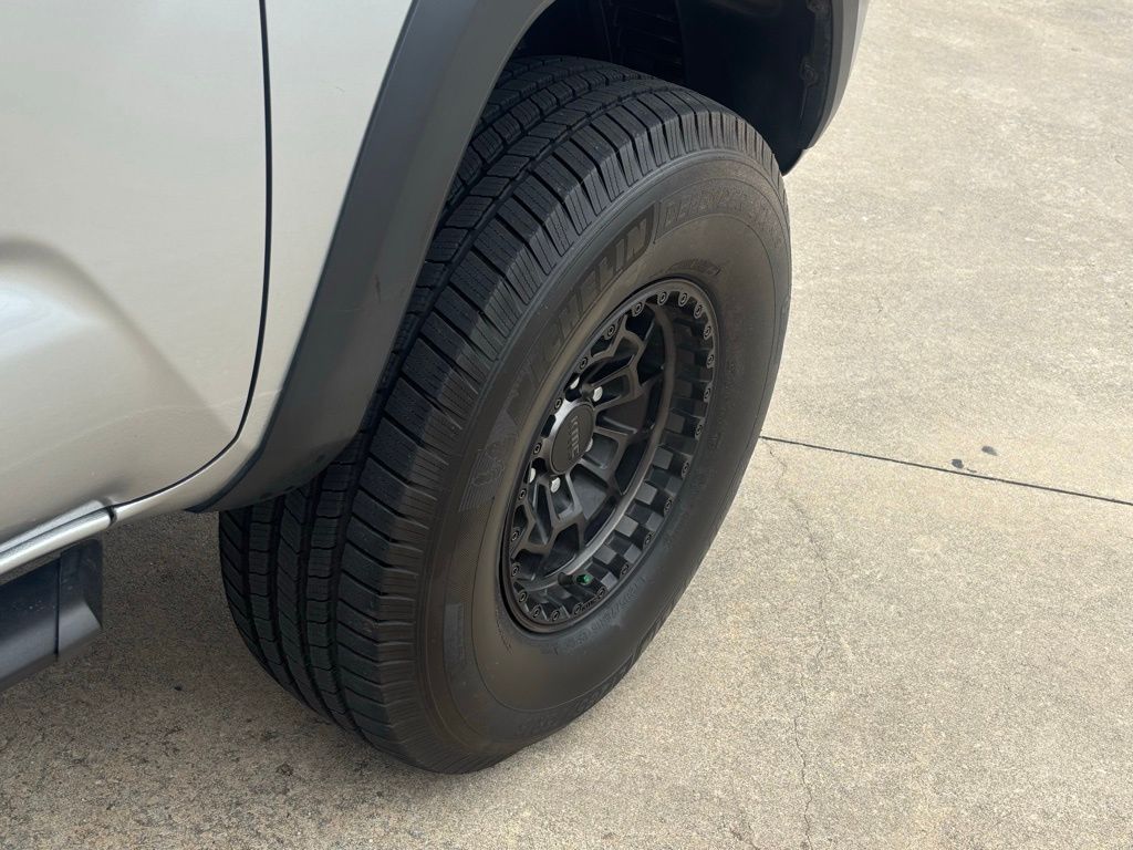 2023 Toyota Tacoma TRD Off-Road photo 24