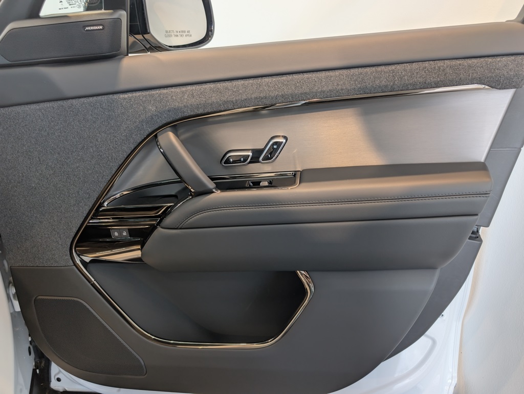 2025 Land Rover Range Rover Sport SE photo 22