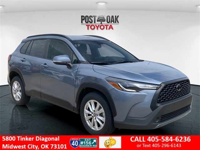 2022 Toyota Corolla Cross LE photo 2