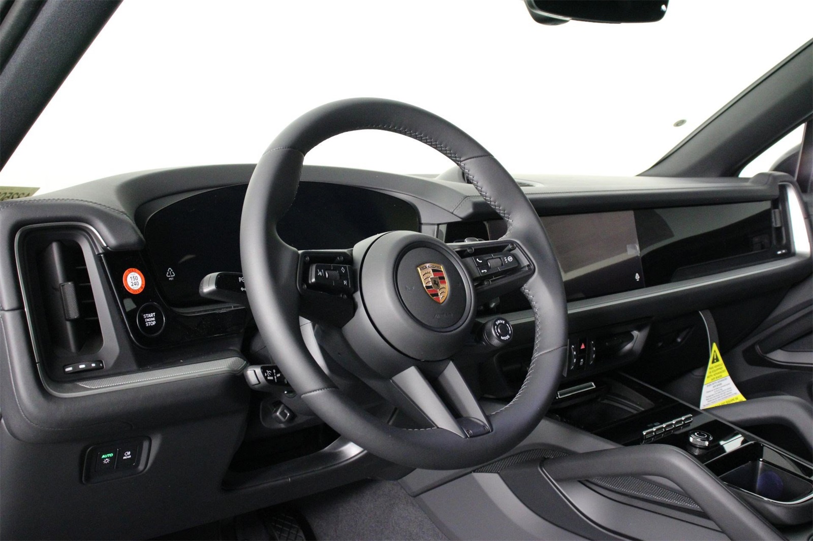 2025 Porsche Cayenne Coupe photo 3