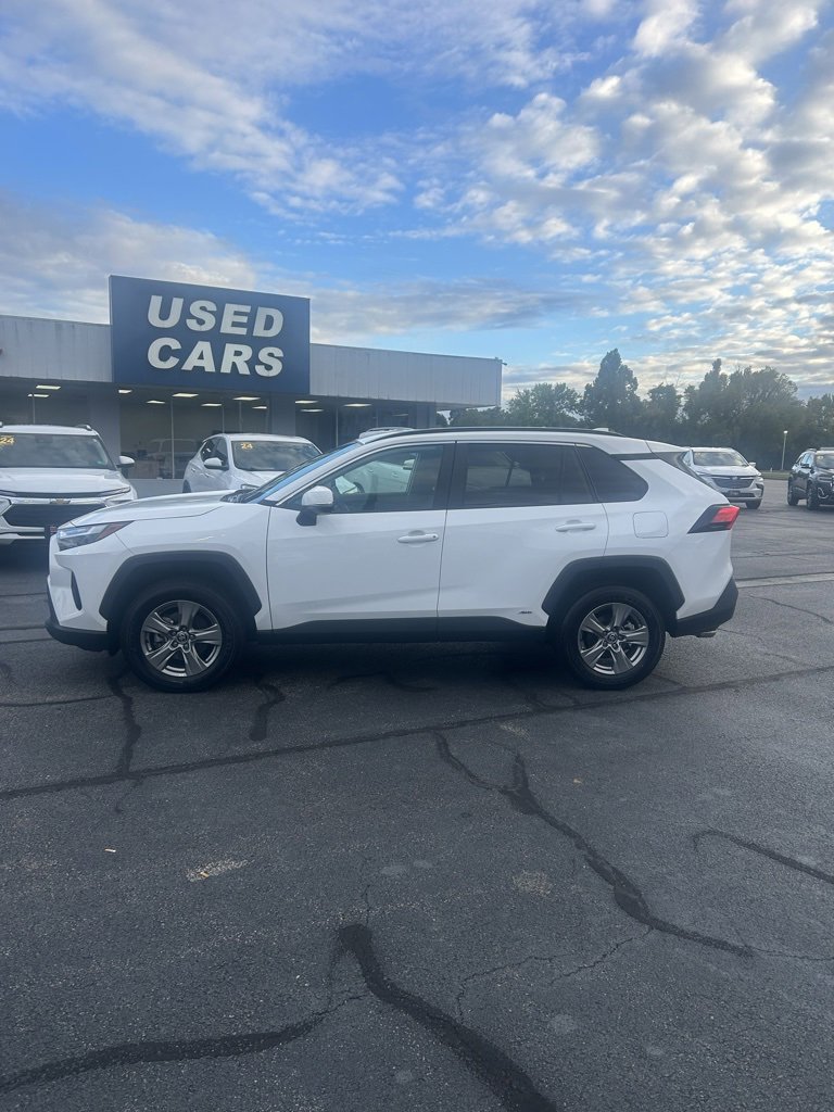 2024 Toyota RAV4 Hybrid XLE photo 5