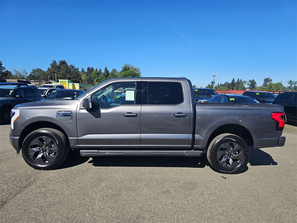 2025 Ford F-150 Lightning photo 4