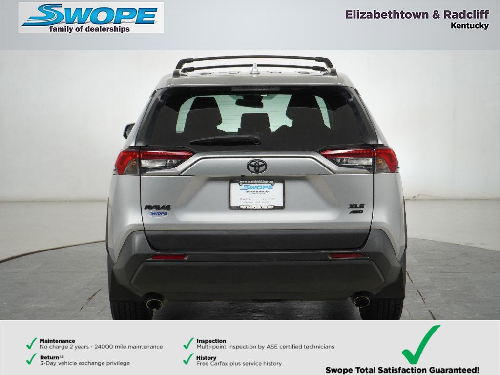 2021 Toyota RAV4 XLE photo 4