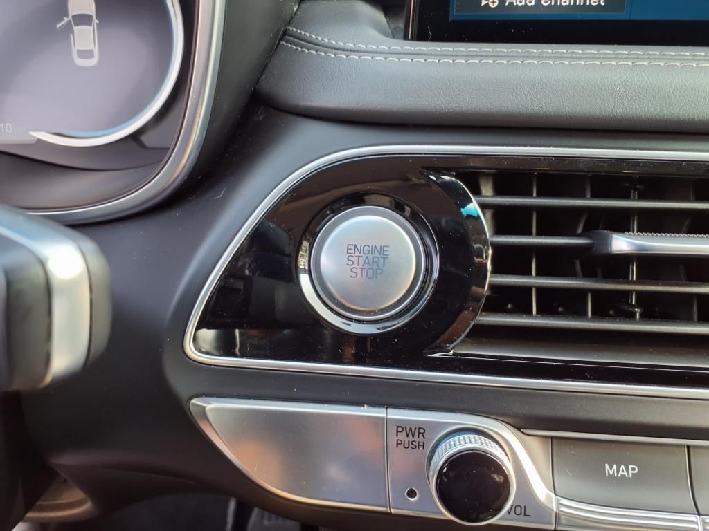 2022 Genesis G70 2.0T photo 18