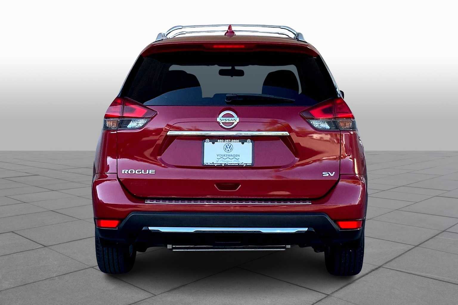 2017 Nissan Rogue SV photo 4