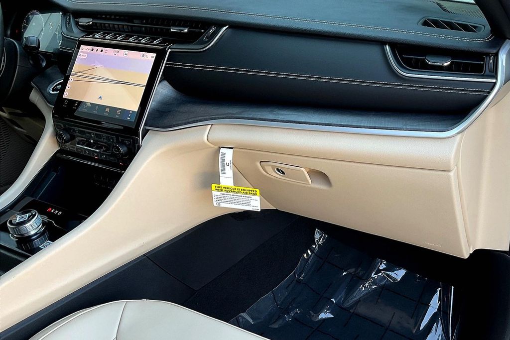 2025 Jeep Grand Cherokee Limited photo 21