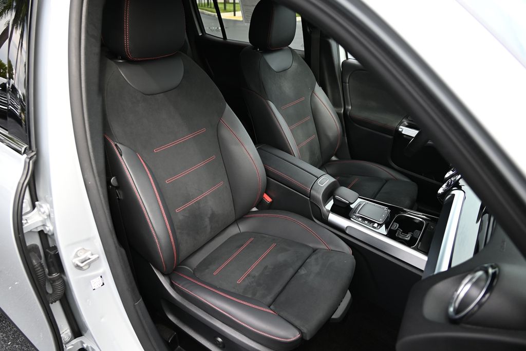 2023 Mercedes Benz GLB 250 photo 7